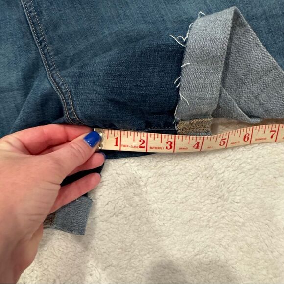 Womens Sz 30W Medium Wash Denim Shorts Folded Raw Hem Have Stretch New with Tags - Picture 7 of 11